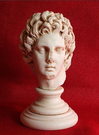 »Alexander Magnus«, eine Reproduktion einer römischen Figur aus Kunstmarmor