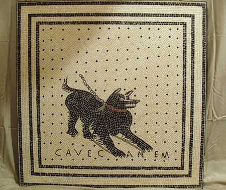 cave canem, eine Reproduktion eines rmischen Mosaiks