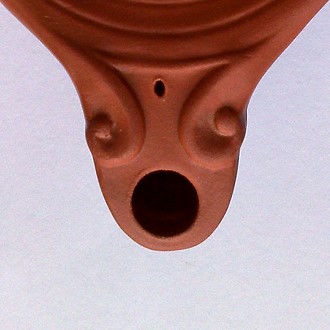 llampe, Motiv: Muschel, eine Reproduktion einer rmischen llampe aus Ton