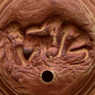 llampe, erotisches Motiv, eine Reproduktion einer rmischen llampe aus Ton