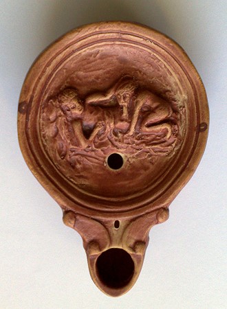 llampe, erotisches Motiv, eine Reproduktion einer rmischen llampe aus Ton