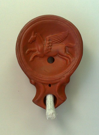 Pegasus, eine Reproduktion einer rmischen llampe aus Ton
