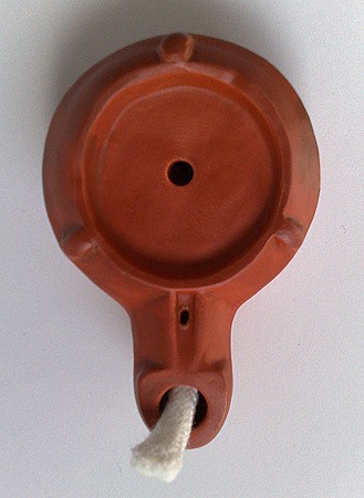 Firmalampe, eine Reproduktion einer rmischen llampe aus Ton
